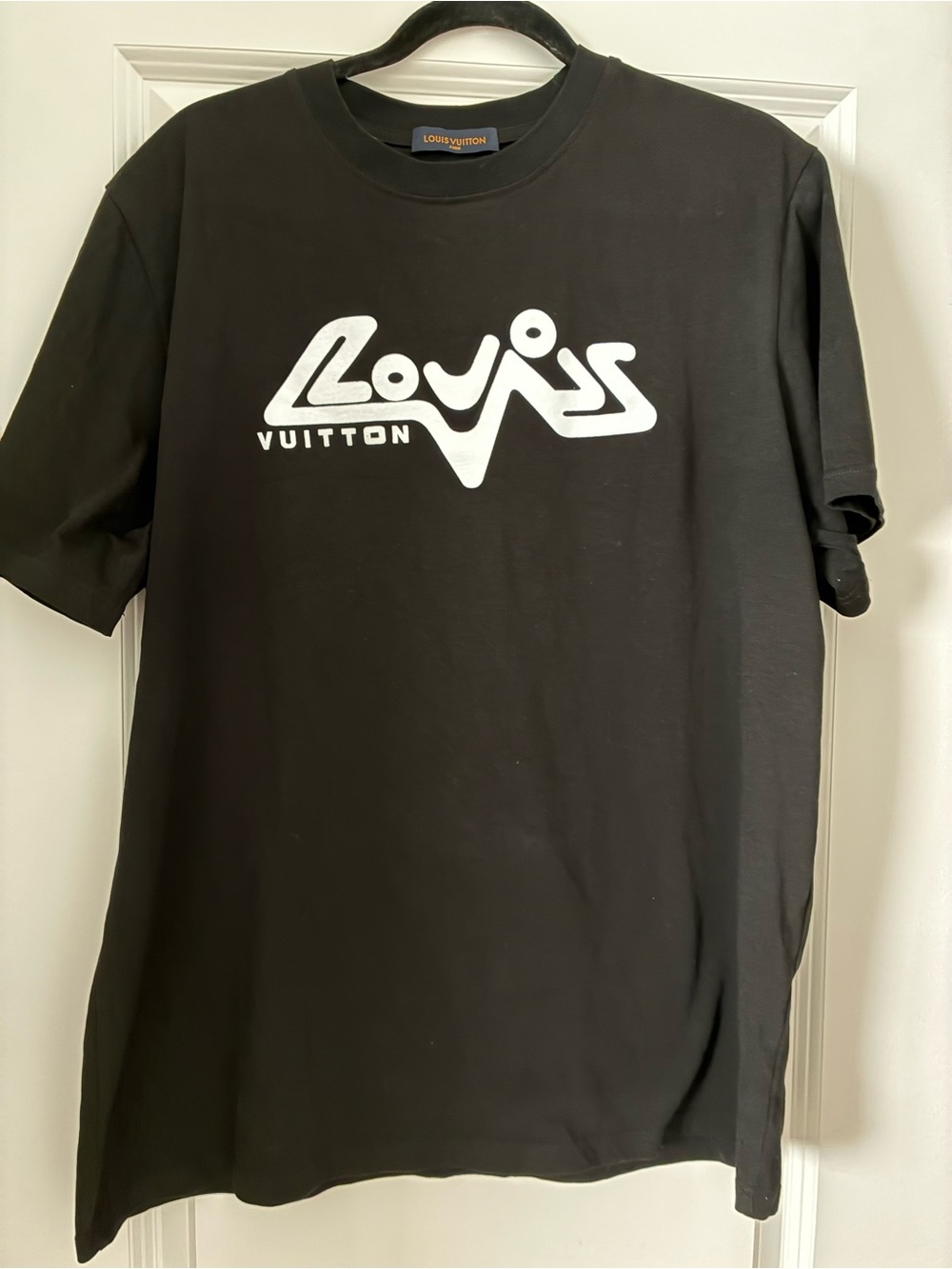 Men Louis Vuitton black t-shirt with white logo #luxury #designer